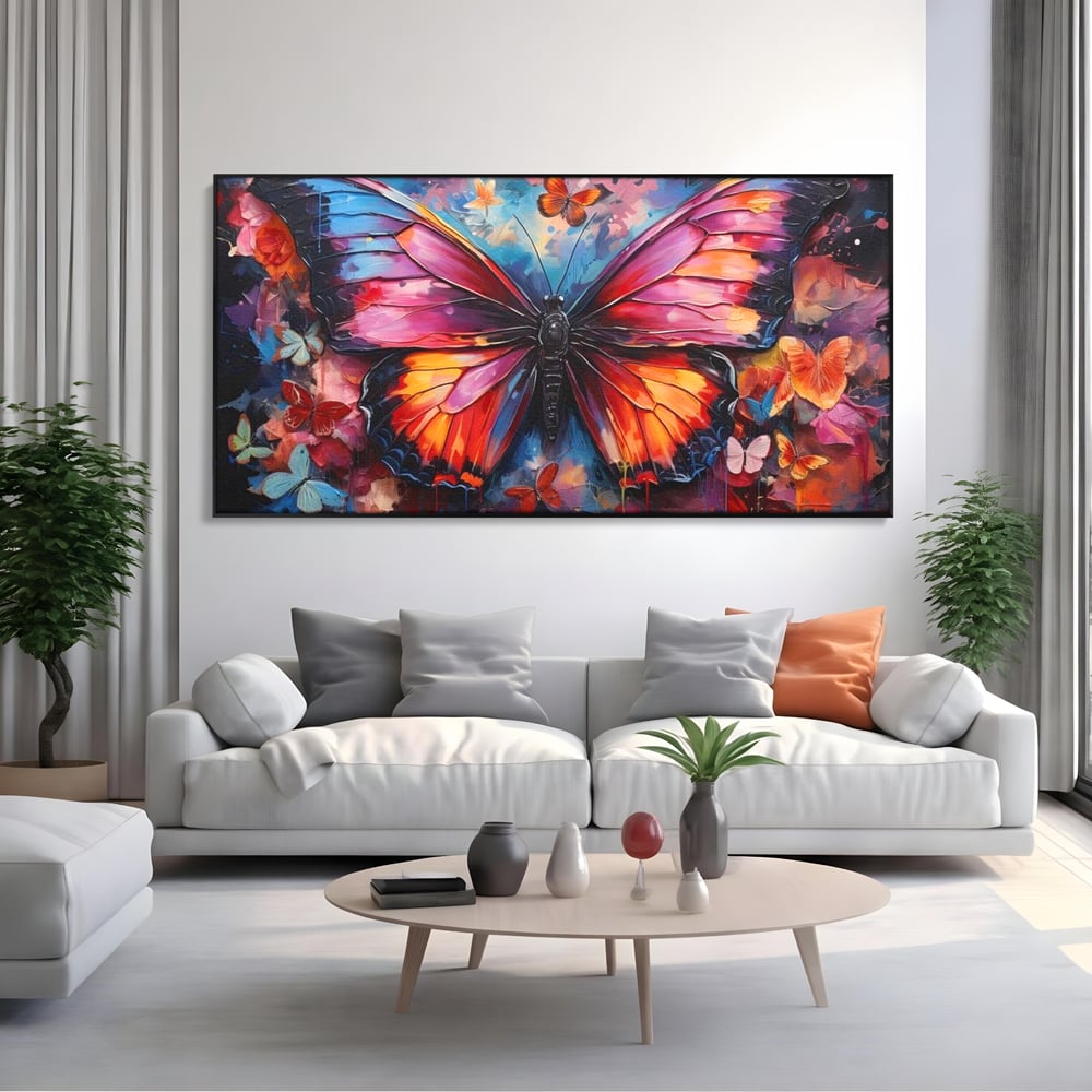 Tablou canvas cu tablou canvas cu fluture central multicolor, in rama de aluminiu negru, pe perete intr-un living